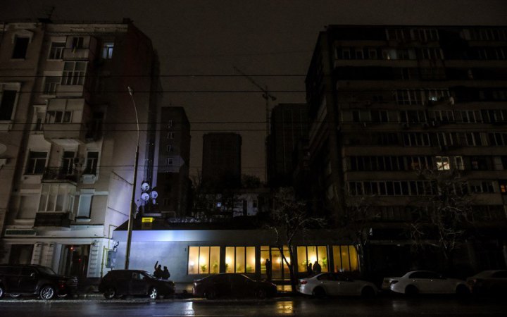 Підключені до критичної інфраструктури будинки в Києві також відключатимуть від електроенергії