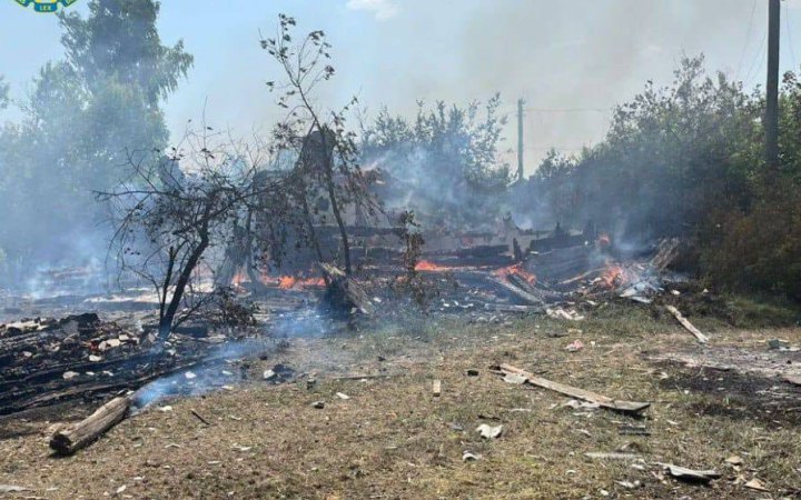 Внаслідок обстрілу ворогом прикордонного села на Чернігівщині постраждали 5 будинків, тисяча абонентів залишилася без світла