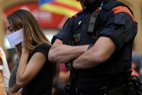 Мадрид перевел силы правопорядка Каталонии под контроль МВД Испании