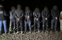 Поблизу кордону з Угорщиною затримали іноземця-провідника з 5 ухилянтами