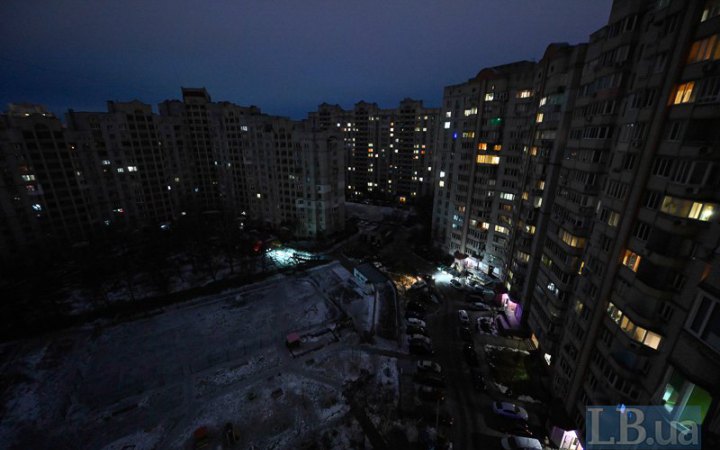 Відключення світла в Києві відбуваються досить рівномірно, - Yasno