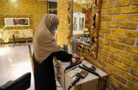 Наступного тижня в Афганістані заборонять роботу жіночих салонів краси