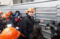 В Киеве начали демонтировать незаконную надстройку в Доме профсоюзов 