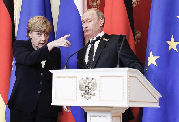 Ангела Меркель и Владимир Путин во время визита в Москву