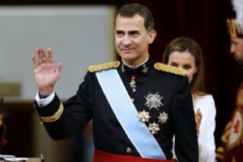Король Испании Филипп лишил жалованья своего отца