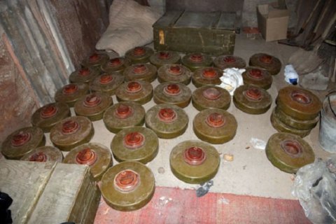 Полиция Донецкой области изъяла 35 противотанковых мин и 17 гранат