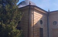 Росіяни обстріляли громадський транспорт та церкву у Херсоні. Під час гасіння пожежі в соборі був повторний обстріл 
