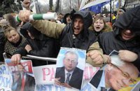 Две трети украинцев недовольны правительством - опрос