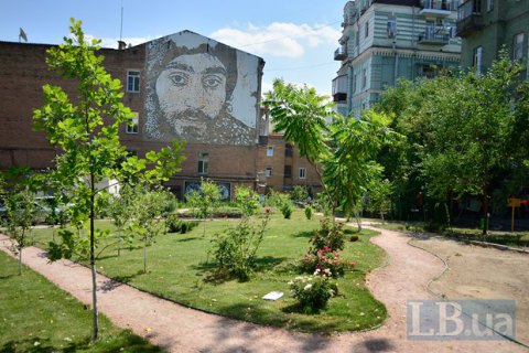 На сайте Киевсовета появилась петиция с требованием защитить сквер Небесной Сотни