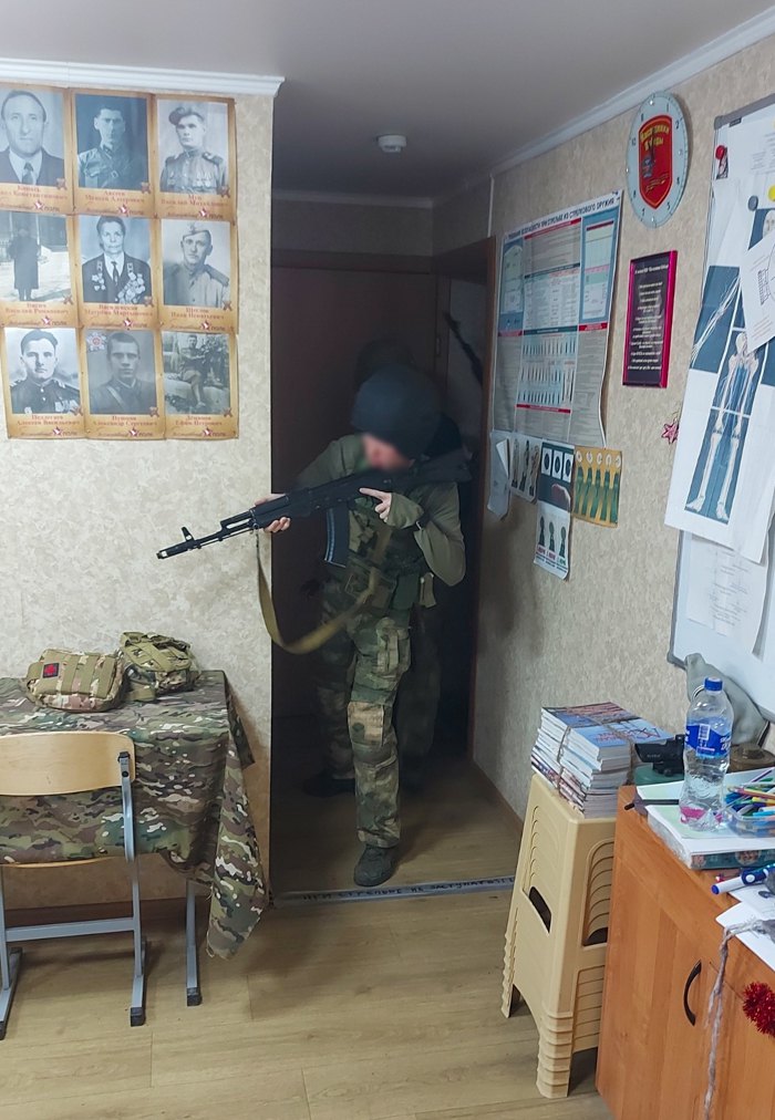 Учасники ВПК «Спадкоємці перемоги» під час занять у клубі. Травень 2026,&nbsp;<i>окупований Крим</i>.