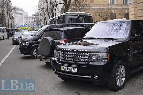 Депутаты проездили 1,4 млн гривен на машинах за госсчет