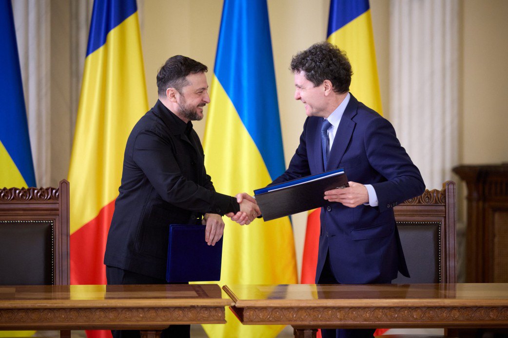 Володимир Зеленський і Нікушор Дан підписали документи між Україною та Румунією про встановлення стратегічного партнерства, співпрацю в енергетичній сфері й спільне виробництво зброї. ﻿