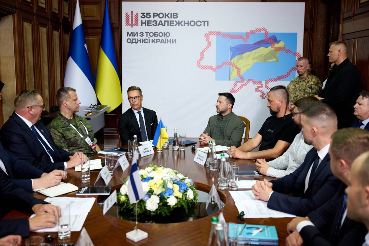 Зустріч у день підписання договору між <i>Tencore</i> і<i> Insta</i> 23 серпня за участю президентів України і Фінляндії. 