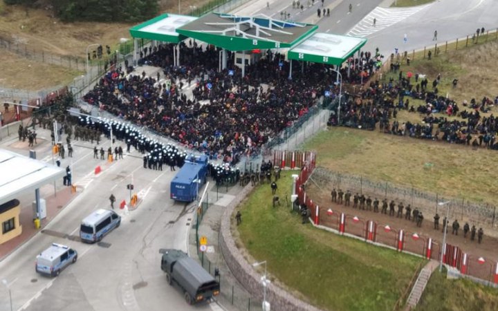 На кордоні з Білоруссю мігранти кинули коктейль Молотова у польських прикордонників