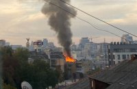 В центре Киева загорелся жилой дом (обновлено)