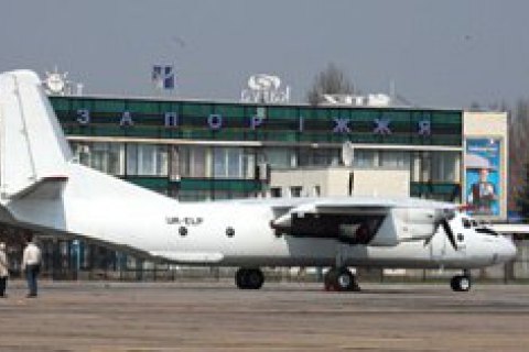 Аэропорт "Запорожье" не принимает самолеты из-за обледенения полосы