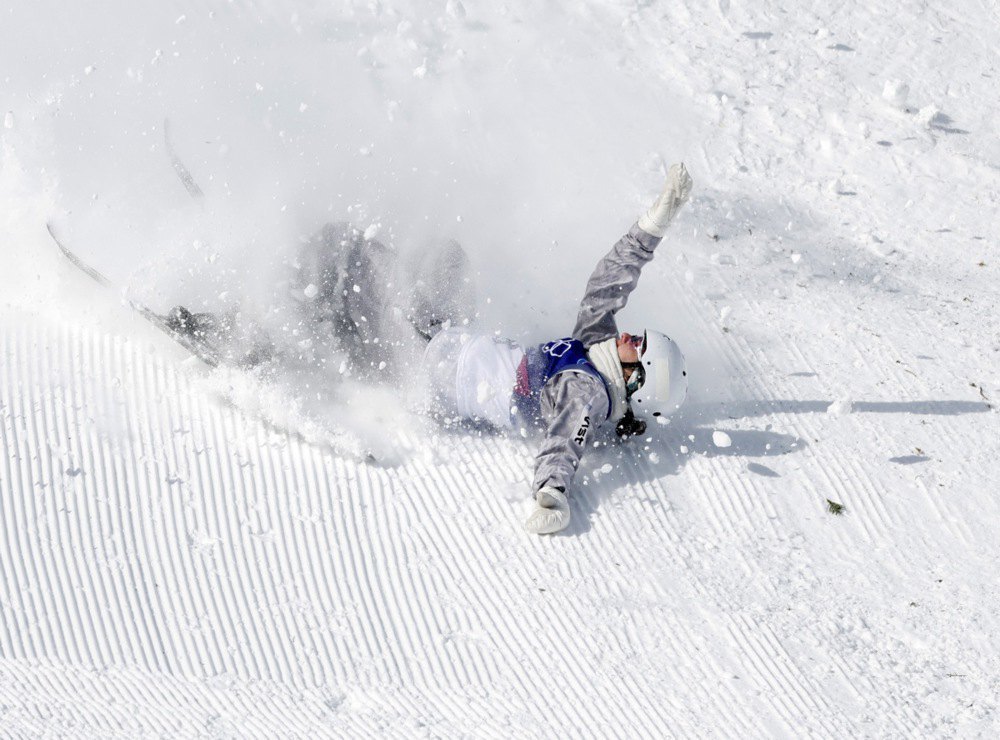 Момент падіння української фристайлістки Неллі Попович