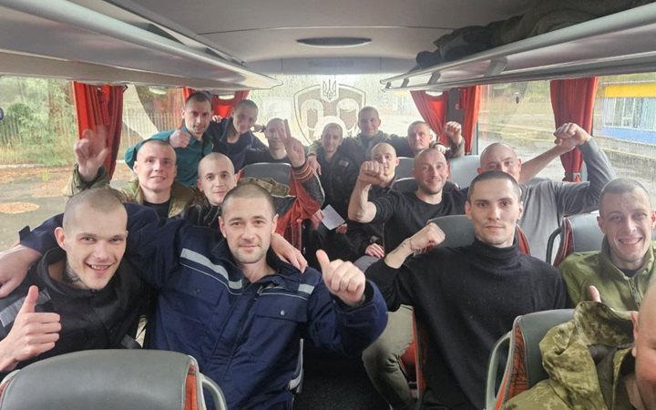 Сьогодні відбувся комбінований обмін полоненими: Україна повернула 205 військових та цивільних