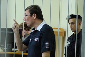 Луценко в суде обматерил прокурора