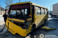 У Києві сталася ДТП з маршруткою і двома вантажівками, є постраждалі