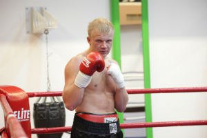 Украинец Кучер будет драться с российским чемпионом в Лондоне