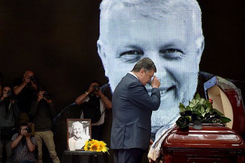 Порошенко закликав правоохоронців публічно відзвітувати у справі Шеремета