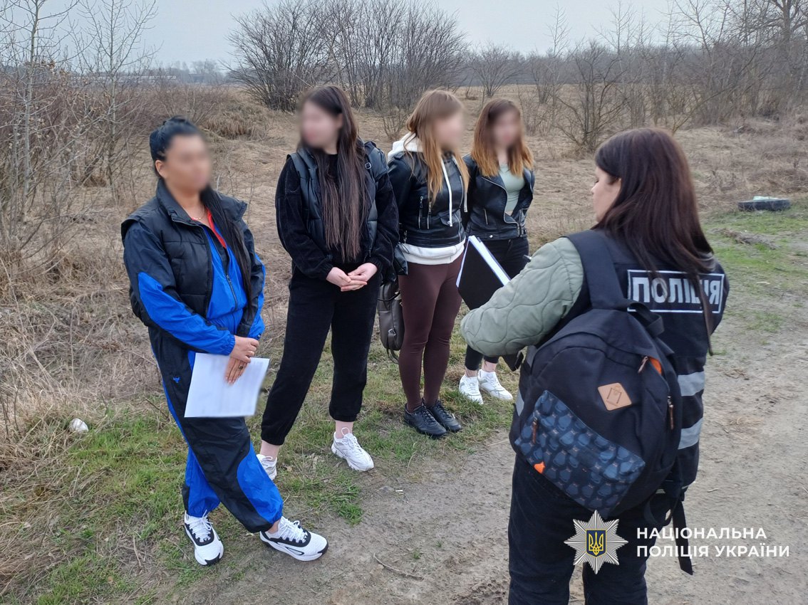 Правоохоронці викрили міжнародний канал торгівлі людьми