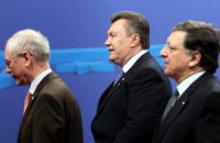 Янукович в Вильнюсе проводит встречу с ван Ромпеем и Баррозу 