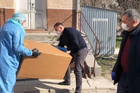 Фонд Порошенка передав обладнання районній лікарні Тернопільської області, де зафіксовано спалах коронавірусу