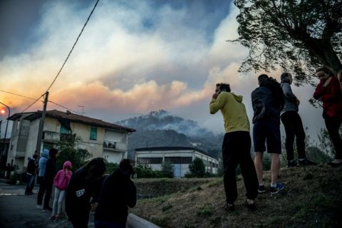 В окрестностях итальянской Пизы из-за лесного пожара эвакуированы более 500 человек