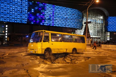Прокуратура Києва почала розслідувати прорив магістрального трубопроводу біля Ocean Plaza