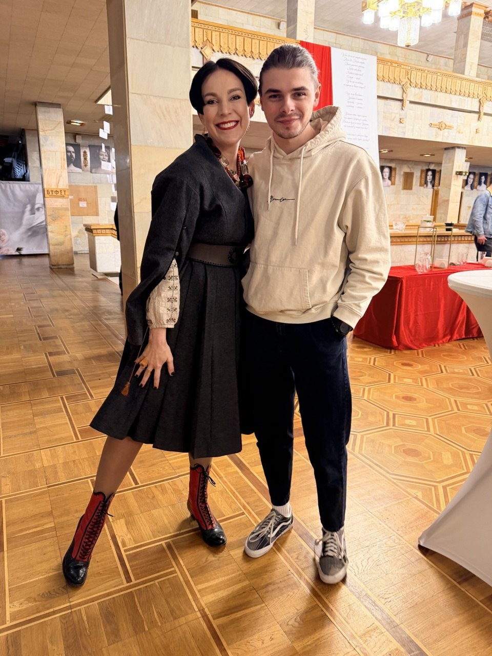 Соня Кошкіна і Олег Панас (Гриць Бобренко), наймолодший заслужений актор України