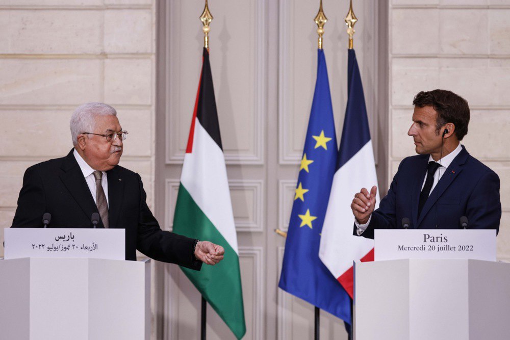 Президент Палестини Махмуд Аббас та президент Франції Еммануель Макрон 
