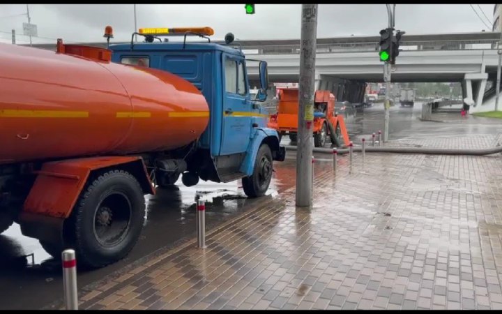 У центральних районах Києва сьогодні випала півмісячна норма опадів