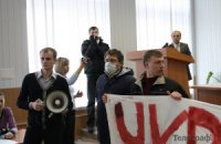 Кременчугский райсовет захватили протестующие против строительства ГОКа 