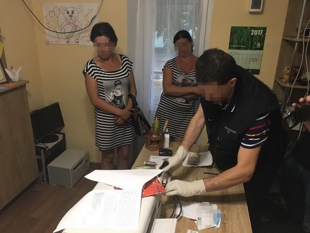 Инспектора Главного управления по вопросам труда в Одесской области поймали на взятке в $5 тысяч 1
