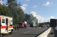 У Німеччині автобус з пасажирами зіткнувся з фурою і згорів, загинули 18 осіб (оновлено)