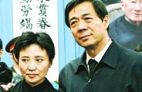 Китай: дружина відомого політика уникла страти