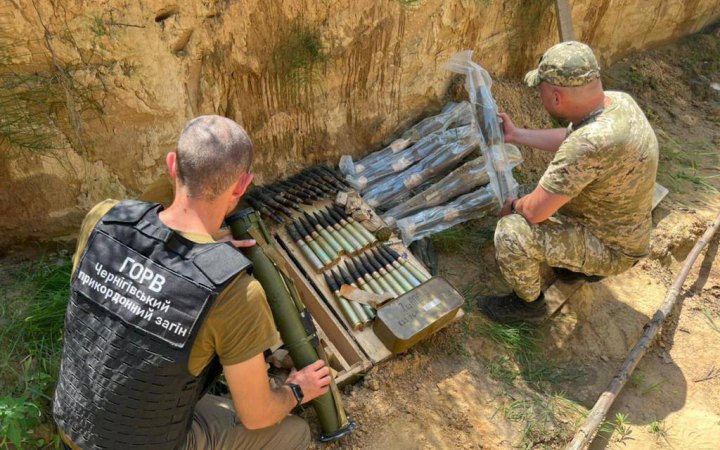 На Чернігівщині правоохоронці виявили загарбницький схрон з боєприпасами