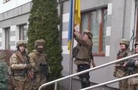 У Бучі підняли український прапор і відновили електропостачання (оновлено)