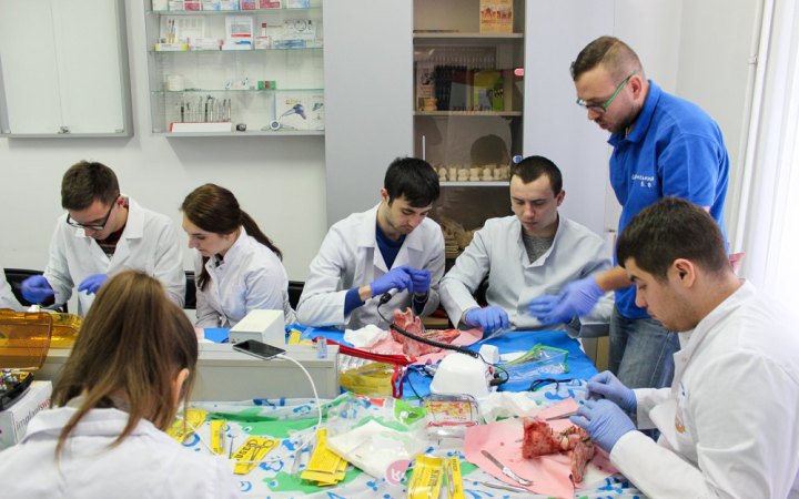 У Львівському медуніверситеті готуватимуть нутриціологів та лабораторних діагностів