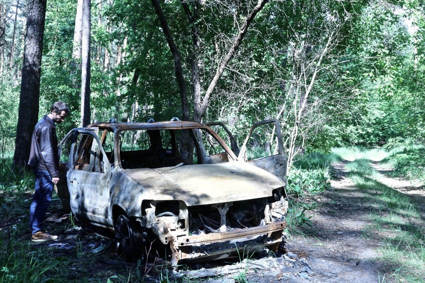 ‘Репортери без кордонів’ на місці злочину біля спаленої машини Макса Левіна 28 травня 2022 р.