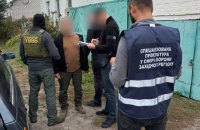 На Хмельниччині двох осіб підозрюють у вимаганні грошей за переведення військового в тил