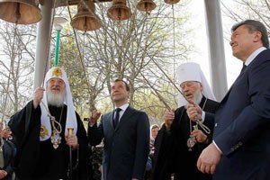 Янукович рассказал патриарху Кириллу о важности церкви в обществе