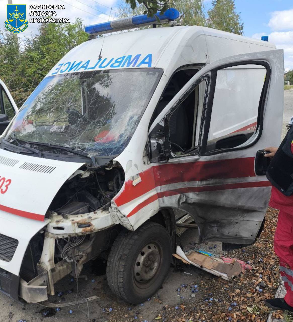 пошкоджене авто &quot;швидкої&quot;