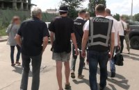 У Києві затримали чоловіка, якого підозрюють у підпалі 12 автівок військових