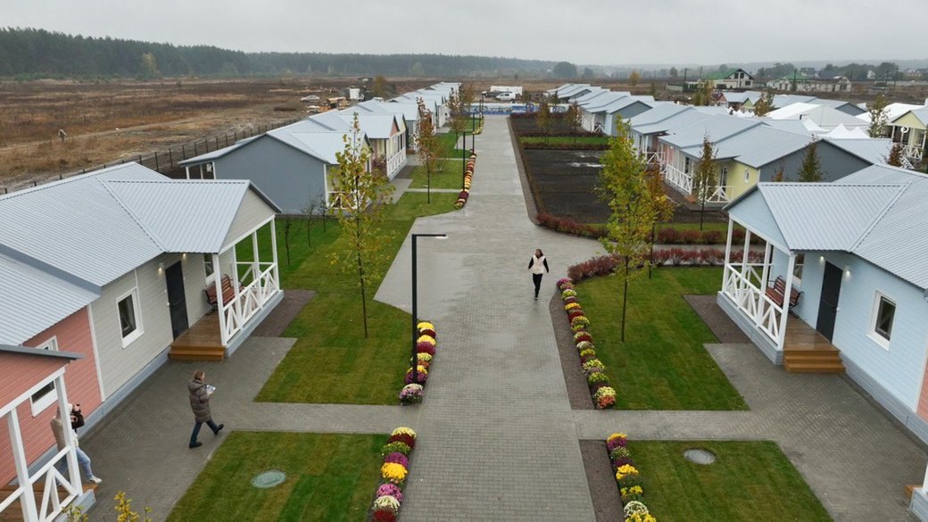 Житло для переселенців, 'Містечко Хансена', на території Софіївської Борщагівки, село Тарасівка (Боярська
територіальна громада). 