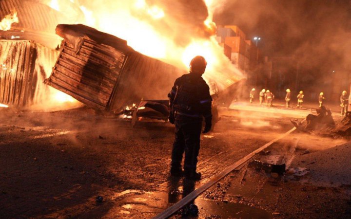 Головне за ніч та ранок четверга, 2 квітня: удари по Харкову, майже 150 боєзіткнень, звернення Трампа до нації 