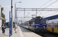 Два українські поїзди затримаються через сходження вантажного поїзда у Польщі