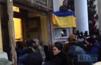 Иностранные послы осудили штурм Октябрьского дворца